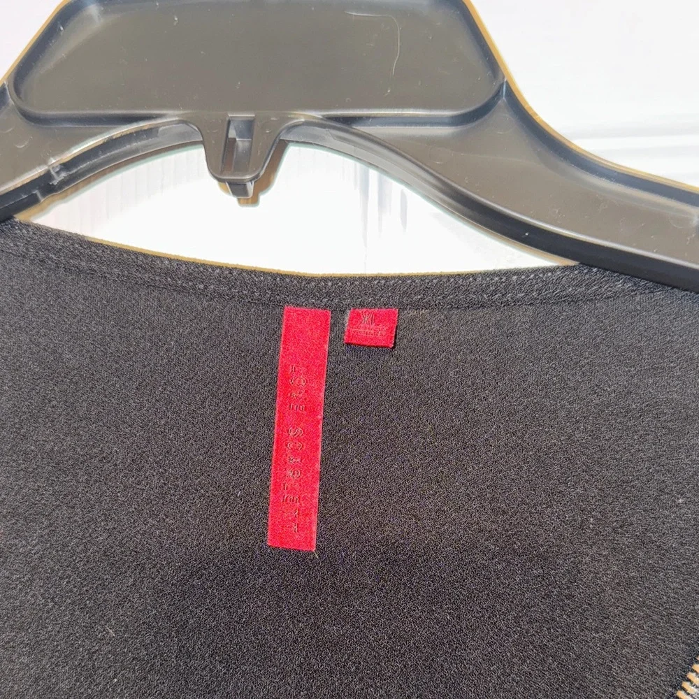 Chic Black Zippered Blouse - Picture 2 of 7